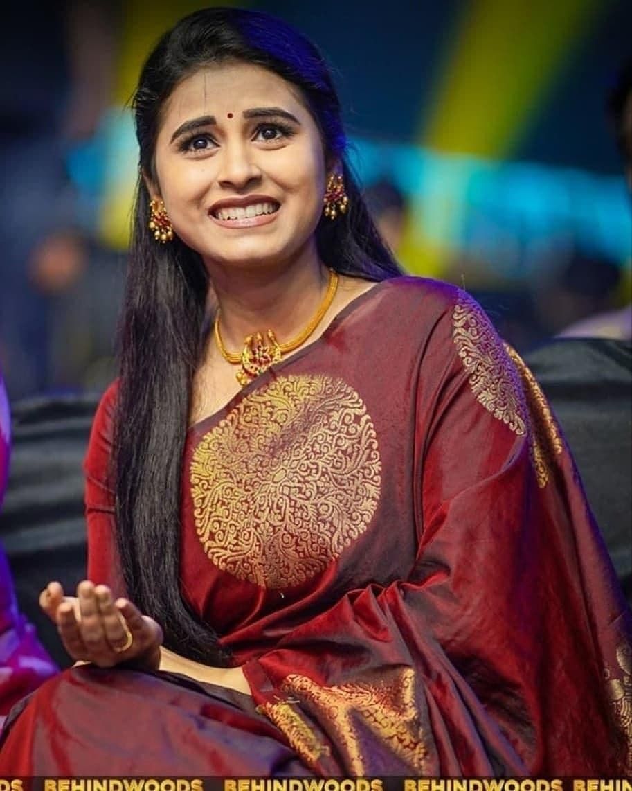 Luxurious Jacquard Woven Litchi Silk Saree